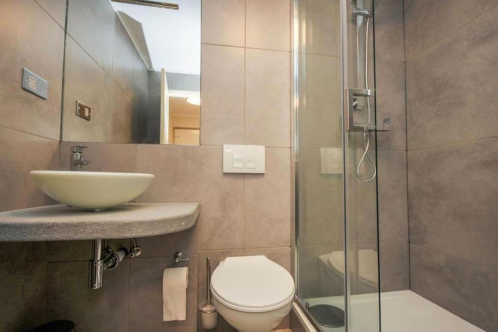 Morden Flat Close To Dlr Station With Free Parking Лондон Екстер'єр фото