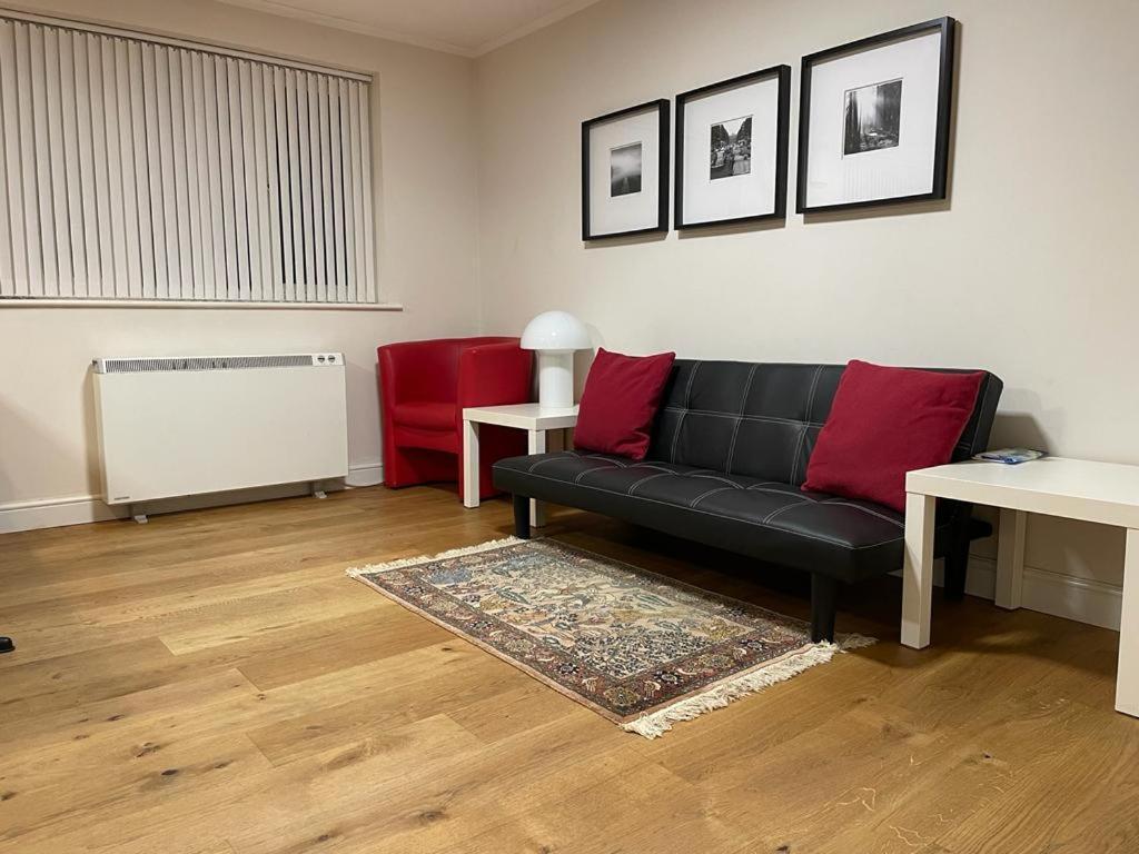 Morden Flat Close To Dlr Station With Free Parking Лондон Екстер'єр фото