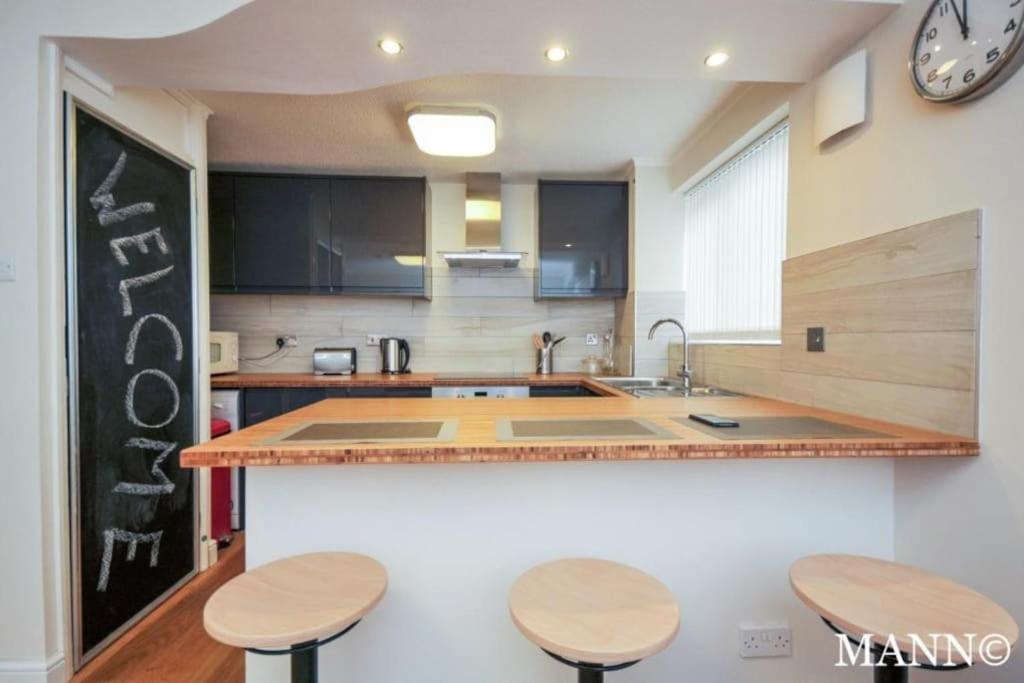 Morden Flat Close To Dlr Station With Free Parking Лондон Екстер'єр фото