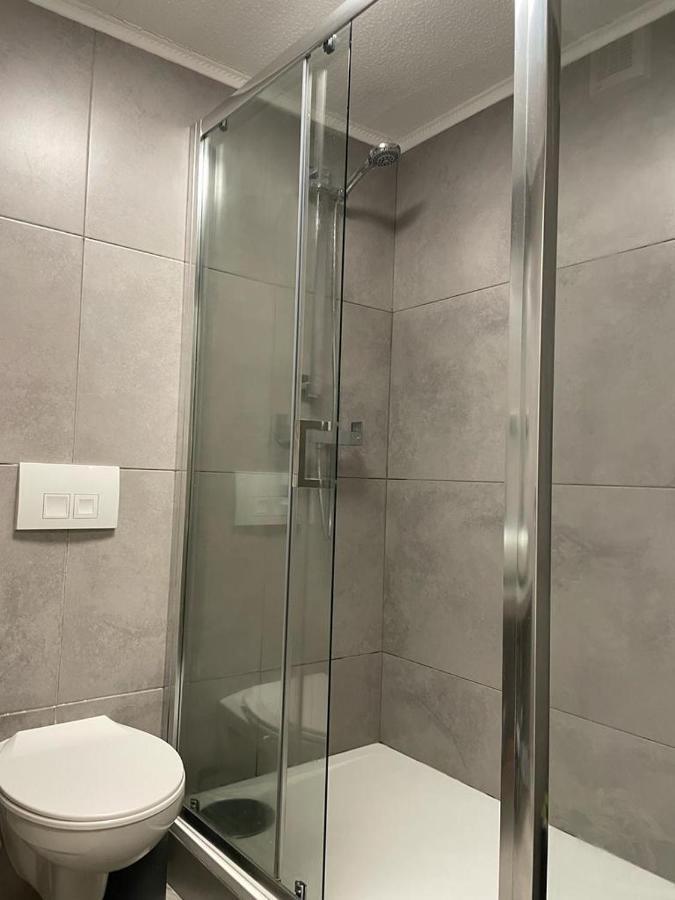 Morden Flat Close To Dlr Station With Free Parking Лондон Екстер'єр фото