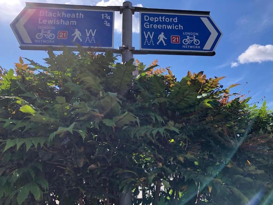 Morden Flat Close To Dlr Station With Free Parking Лондон Екстер'єр фото