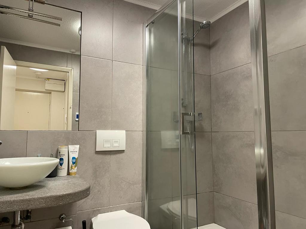 Morden Flat Close To Dlr Station With Free Parking Лондон Екстер'єр фото